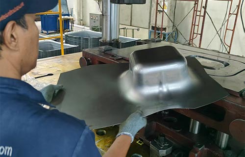 1000噸汽車(chē)變速箱油底殼拉伸液壓機(jī)